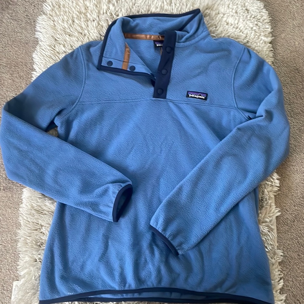 Patagonia size small button clasp collar fleece